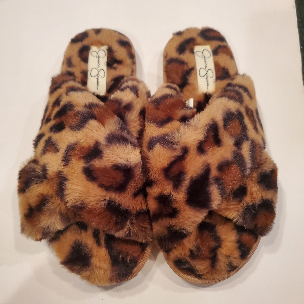 JESSICA SIMPSON ~ Plush Leopard Slides Slippers ~ Women's small 6-7